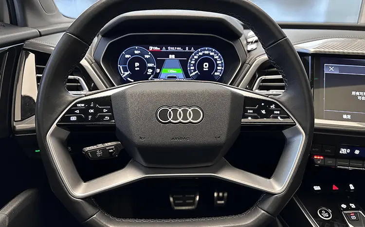 
								Audi Q4 E-Tron full									