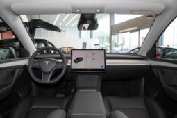 
										Tesla Model Y full									