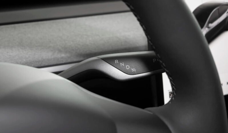 
								Tesla Model Y full									