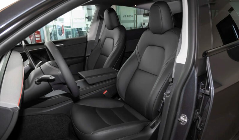 
								Tesla Model Y full									