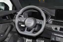 
										Audi A4L full									