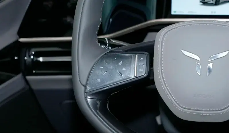 
								Hongqi EH7 full									
